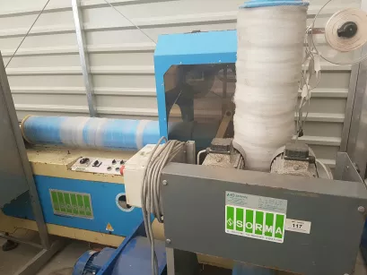 Packaging machine for packing fruit and vegetable baskets in netting | Sorma