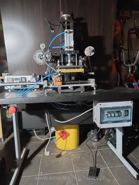 Hot-printing machine for applying hot-melt adhesive to plastic parts