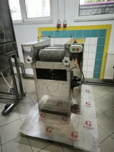 Trójwalcówka do rozcierania mas